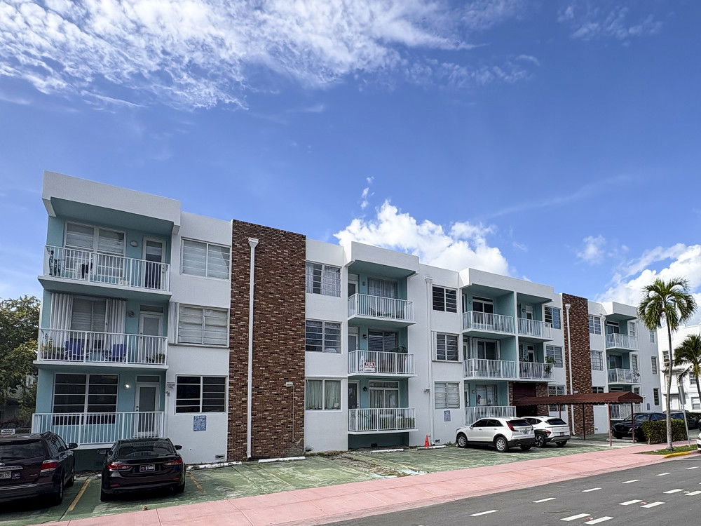 Tower East Condo photo 2